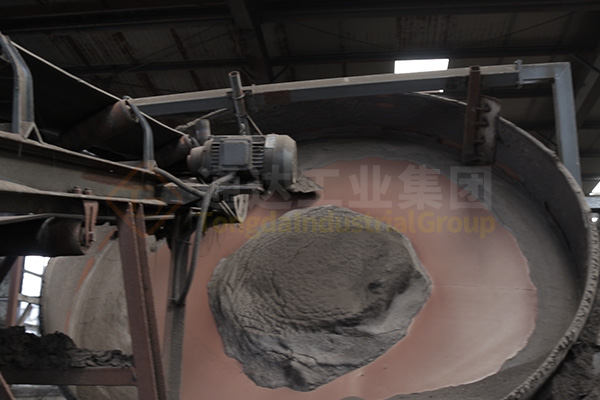 新疆年產十萬噸有機無機復混肥生產線裝車發(fā)貨