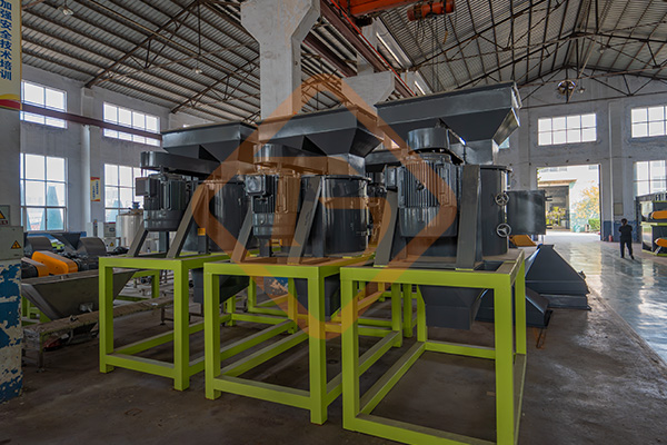 有機(jī)肥加工設(shè)備立式粉碎機(jī)