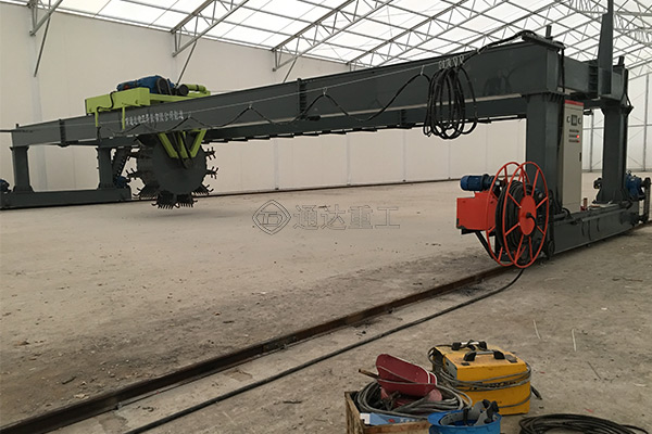 大型輪盤式翻堆機(jī)